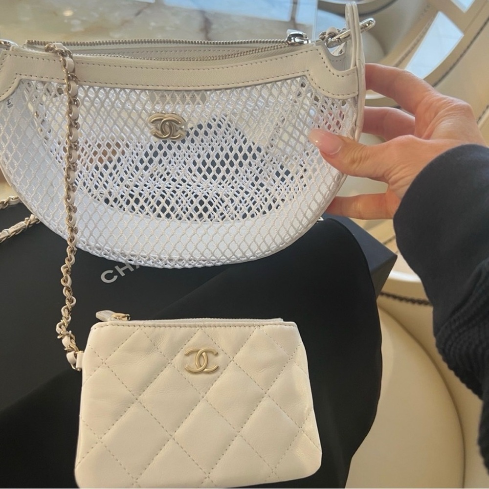 Chanel 2025 White Mesh with chain Shoulder Bag - Picture 3 of 9